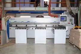 Corte de paneles con una máquina CNC